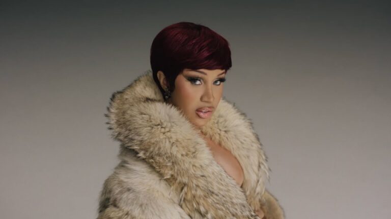 Cardi B no deja Nada a la Imaginación en el Provocativo Vídeo de Enough