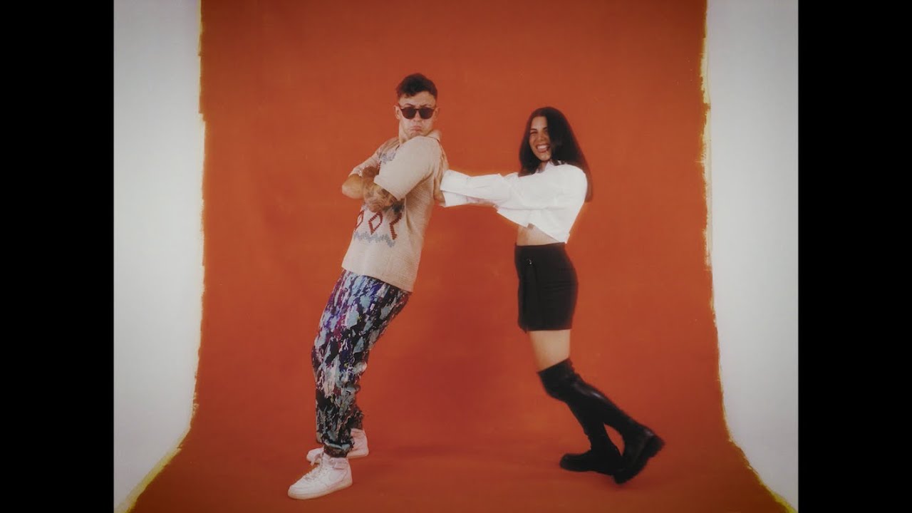 Loco Coco de Cris Moné y Brío: cuando intentas olvidar a alguien, pero todo te sigue recordando a esa persona escuchado en Estreno Musical