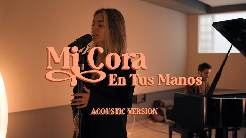 Fotografía del acústico de Joanna Crass cantando Mi Cora en tus Manos