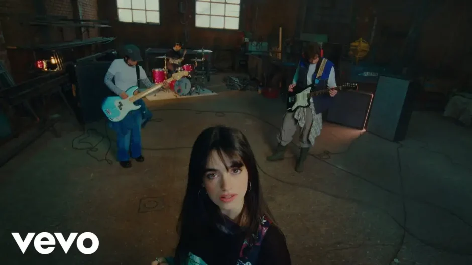 Sabes Tan Bien de Candela Gómez: deseo, culpa y la electricidad de lo prohibido | Novedades del pop rock español | EstrenoMusical