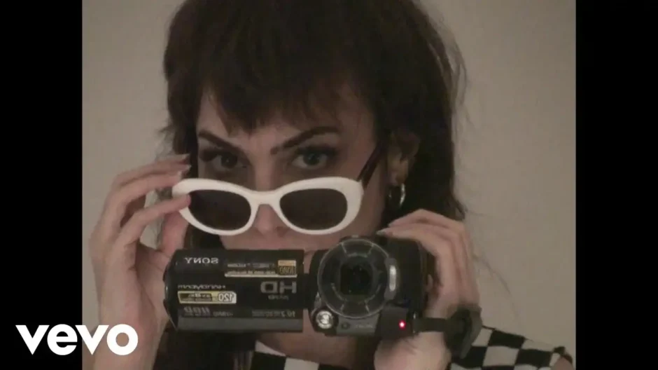 Especie en Extinción - Nat Simons: juventud, ansiedad y lucha por la verdad | Canciones Nuevas de Pop en Español, Madrid, Madrileña | EstrenoMusical