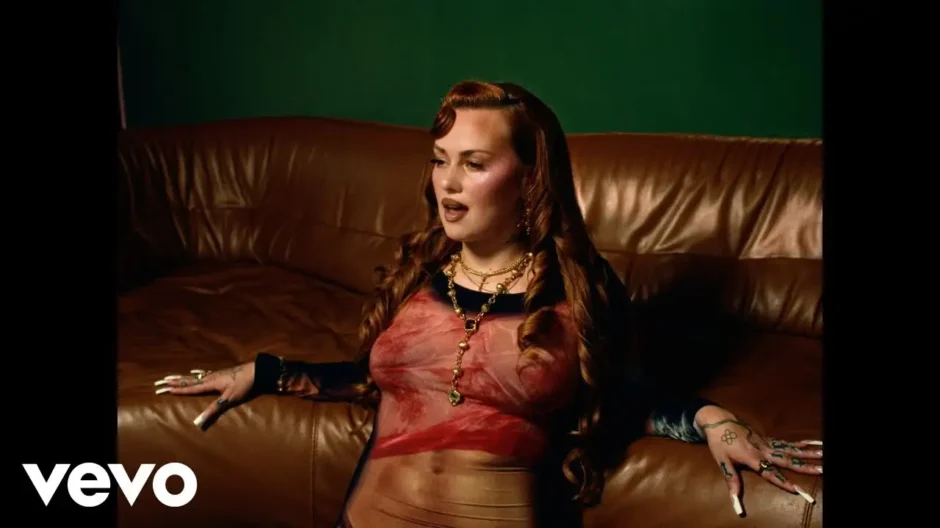 Tai Chi de Sasha Keable: control, deseo peligroso y poder que no pide permiso | Nuevas Canciones de R&B de Cantantes Hispanas | EstrenoMusical