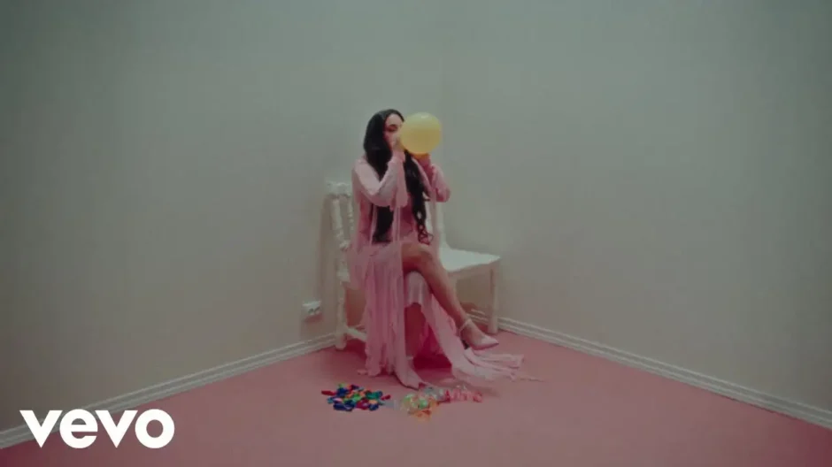 Olvídame de María José Llergo: dejar ir con amor y dignidad | Canciones Nuevas | EstrenoMusical