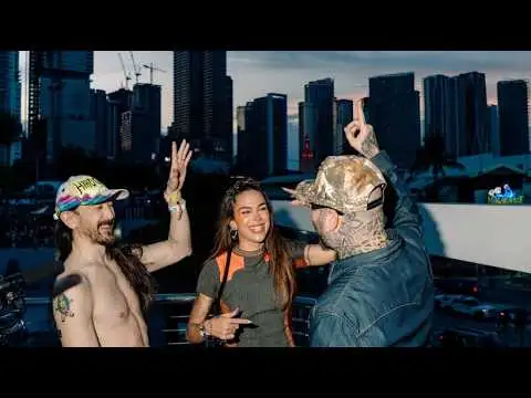 Yapaque de Farruko, Greeicy & Steve Aoki: cuando el amor se termina y por fin decides dejar de mirar atrás escuchado en Estreno Musical Mundial