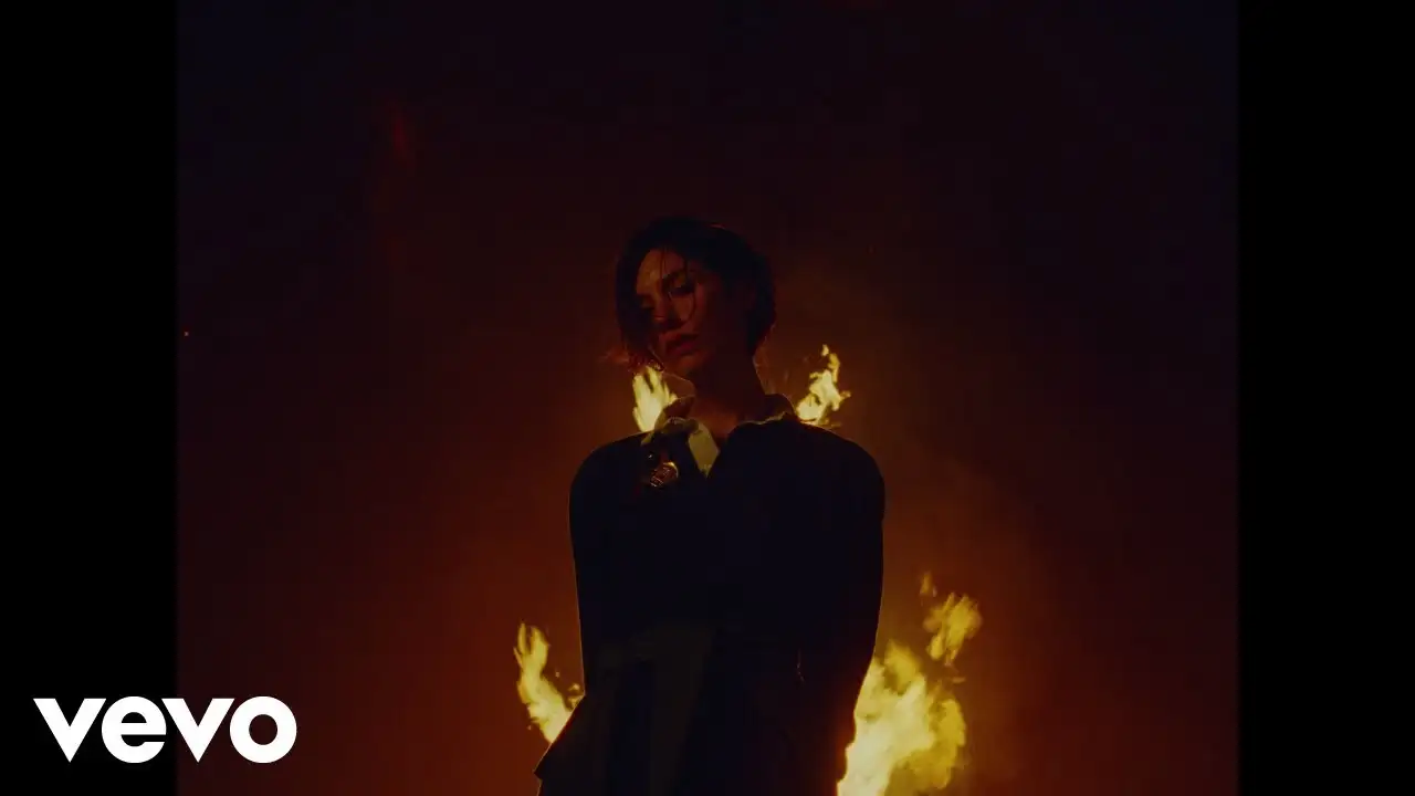 Hit the Wall de Gracie Abrams: vivir atrapada dentro de una mente que no deja de derrumbarse escuchado en Estreno Musical Mundial