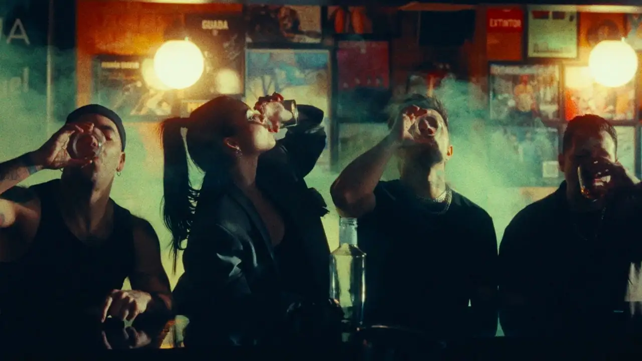 El Bar De Siempre de Kitai: amar a alguien incluso cuando la vida parece empujaros en direcciones opuestas escuchado en Estreno Musical