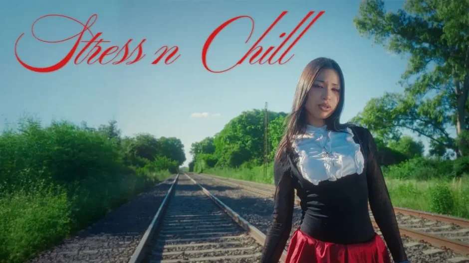 Stress y Chill de Sofia Hervier: querer muchísimo a alguien mientras tu mente se convierte en tu peor enemiga escuchado en Estreno Musical Hispano