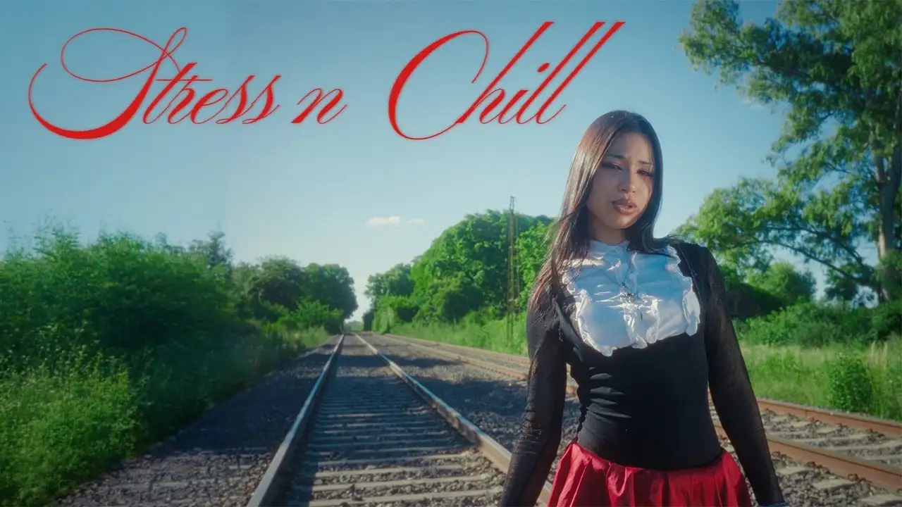 Stress y Chill de Sofia Hervier: querer muchísimo a alguien mientras tu mente se convierte en tu peor enemiga escuchado en Estreno Musical Hispano