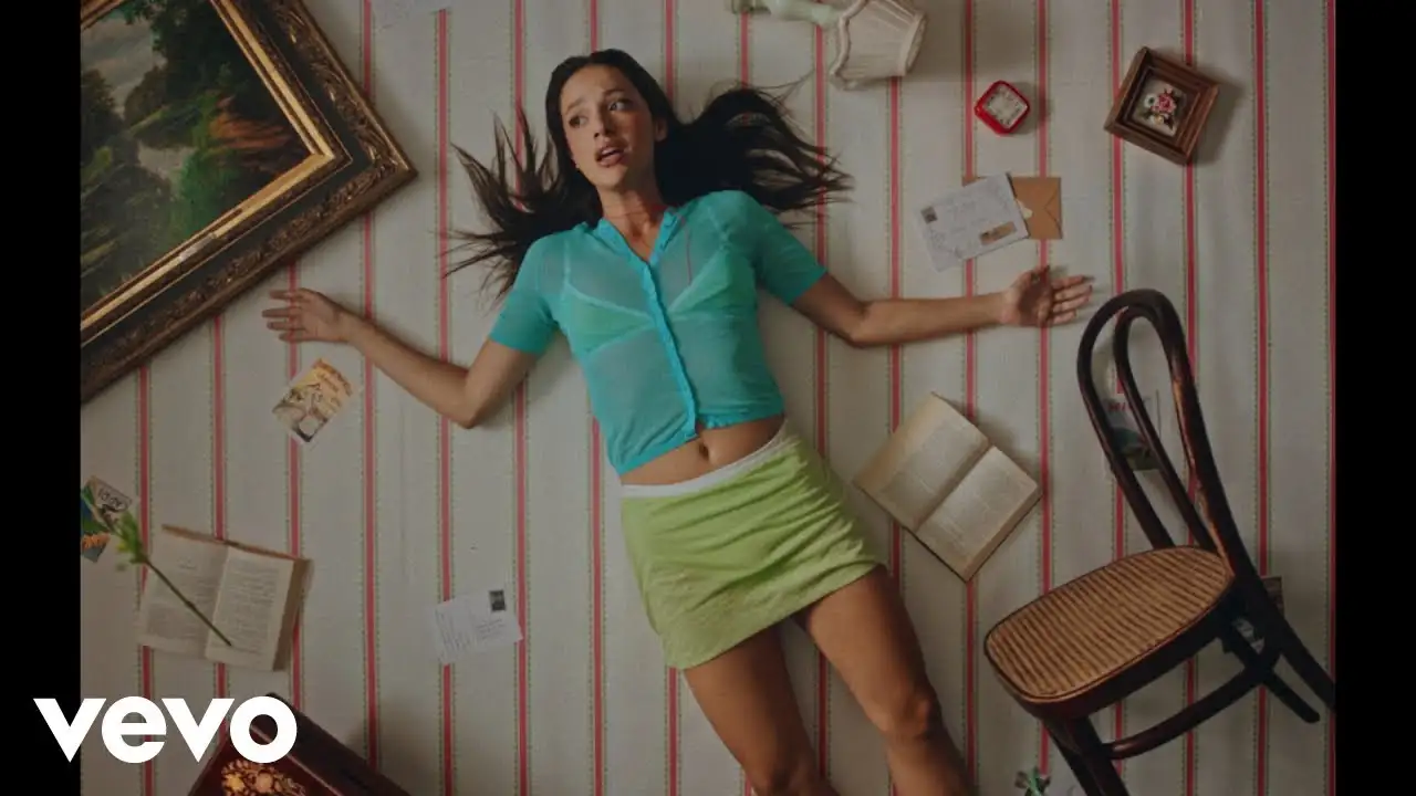 Como un imán de Claudia Arenas: cuando dos personas sienten que están destinadas a encontrarse escuchado en Estreno Musical