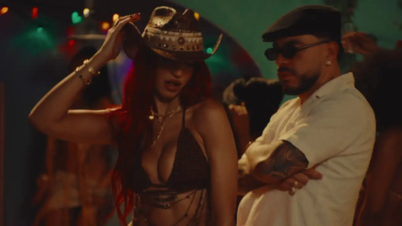 La Monda de De La Rose y Ryan Castro: una historia de deseo, fiesta y conexión instantánea escuchado en Estreno Musical