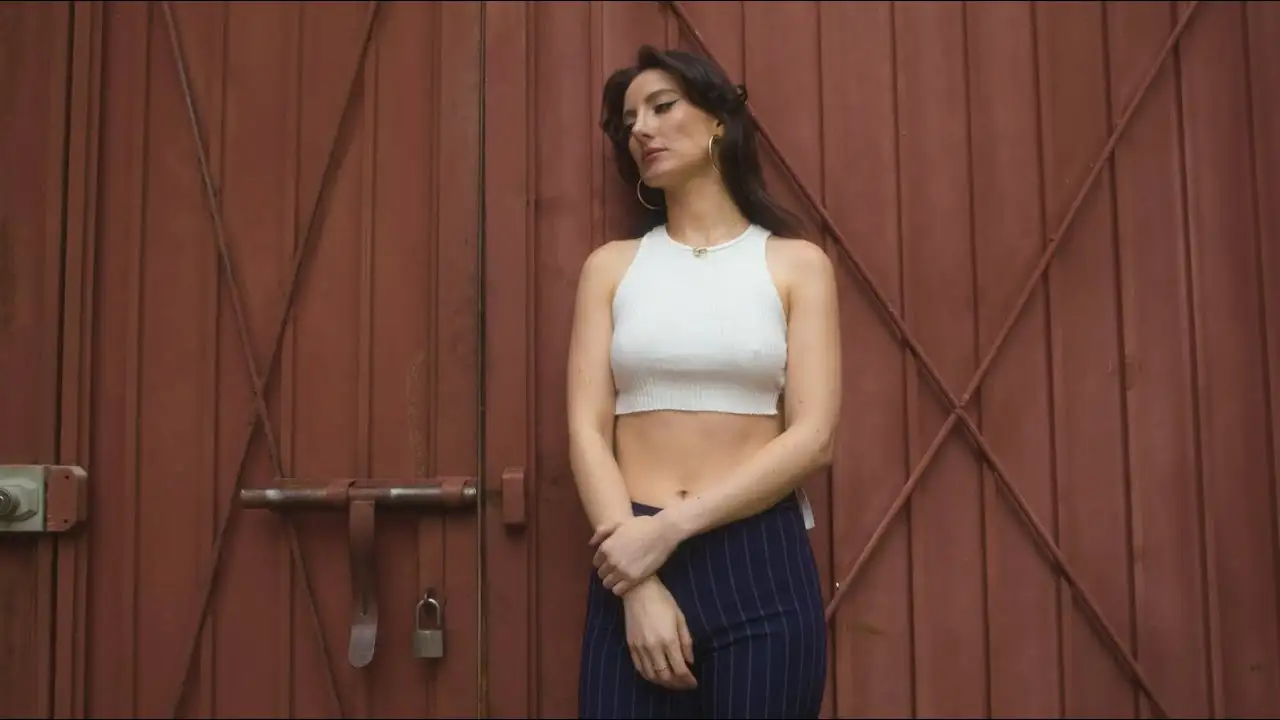 Dejarte Me Lo Debo A Mí de Kaia Lana: cuando marcharse se convierte en el mayor acto de amor propio escuchado en Estreno Musical