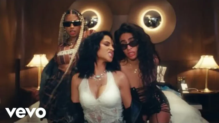 Candy Gum del dúo de R&B de los Angeles Emotional Oranges con Becky G y Jessie Reyez