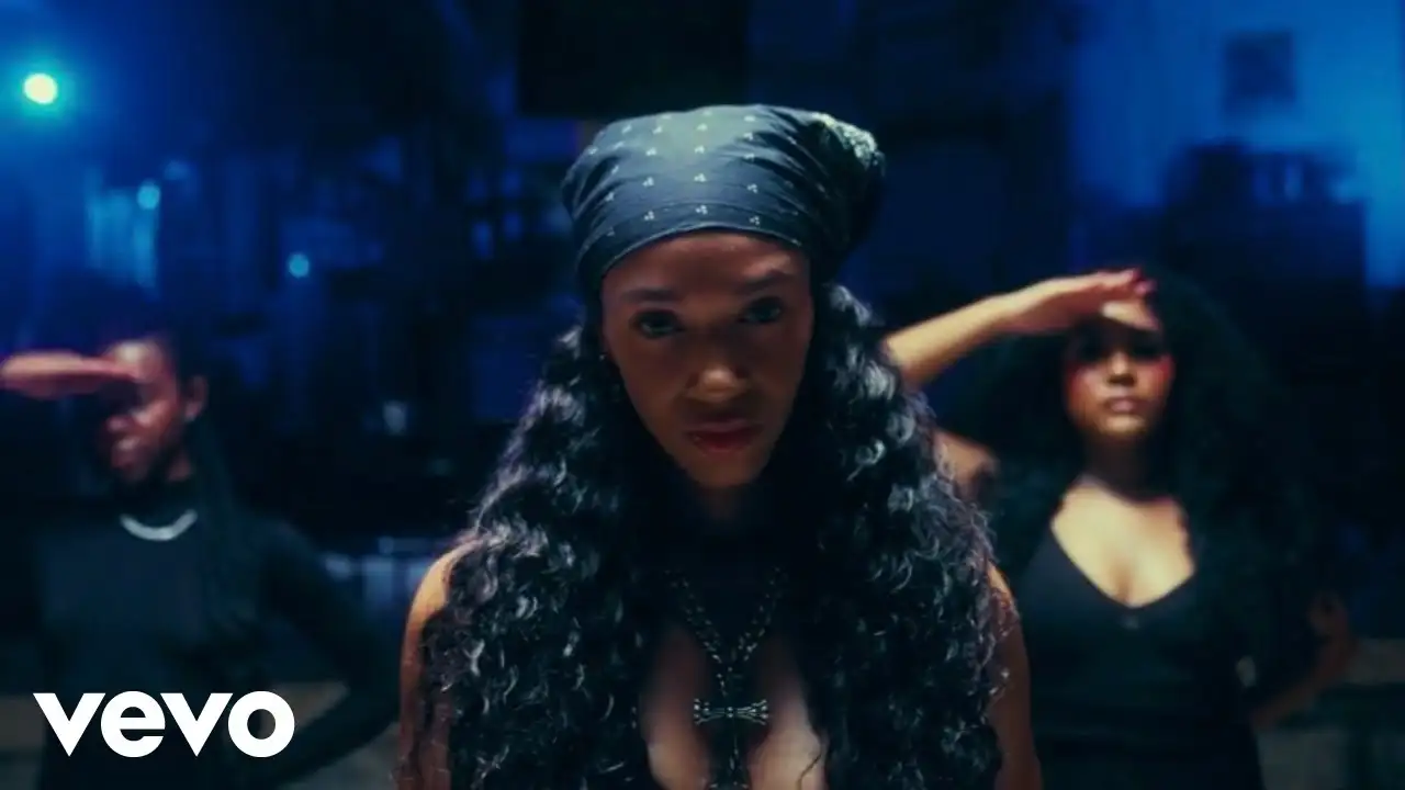 Hay amores que desarman cualquier defensa: Genia retrata el deseo, la obsesión y la entrega de quien encuentra una conexión tan intensa que ya no quiere esconderla.. escuchado en Estreno Musical