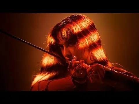 Simulacro de KORDELYA retrata la decepción de descubrir que un amor que parecía real quizá nunca fue sincero. Entre ilusiones, deseo y confusión, la canción habla de ese doloroso “casi algo” que termina antes de llegar a ser escuchado en Estreno Musical