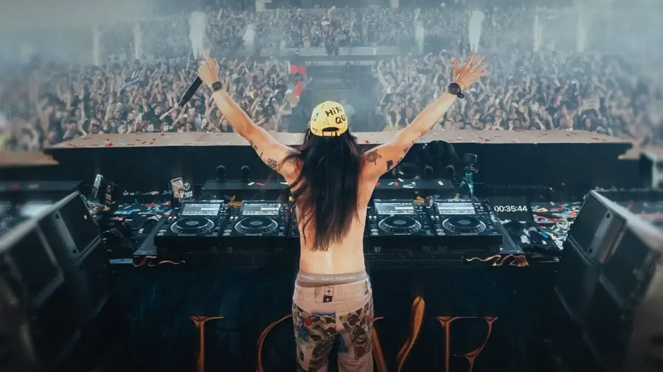 Vive la energía de Tomorrowland 2026 con Steve Aoki en una sesión explosiva de electrónica, grandes drops y sonido festivalero para disfrutar sin límites visto en Estreno Musical