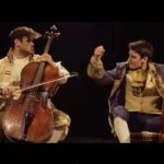 2CELLOS convierten un clásico de AC/DC en una descarga de rock con violonchelos “Thunderstruck”