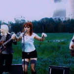 Nos enseñaron a fingir que no necesitamos a nadie justo cuando más lo necesitamos: Crawlers – “All We Have Is Us””