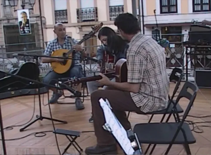El multi instrumentista que introdujo el bouzouki en Asturias y mantuvo viva el alma del folk celta, Elías García