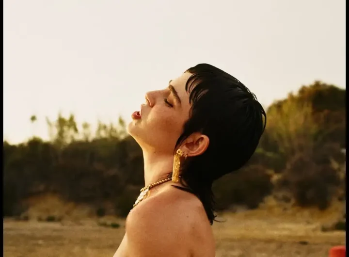 Como yo de Julia Cry: entre los recuerdos, los celos y un amor que no sabe soltarse