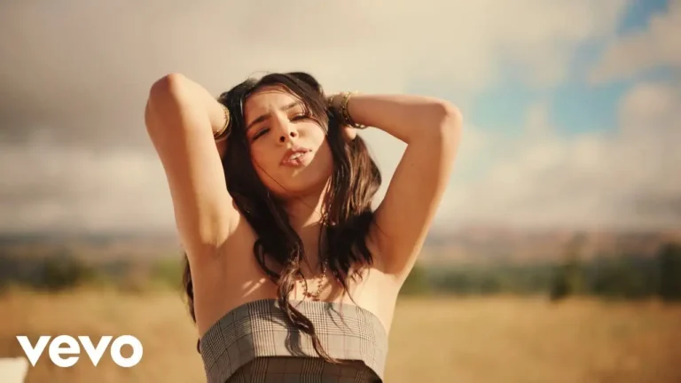 Siguen llamándolo amor aunque los dos saben que algo se ha acabado Lana Karlay – “Cross Your Mind”