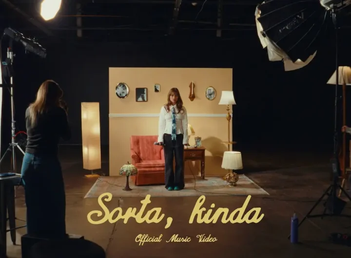 Oston retrata un amor que nunca llega entre sexo, dudas y sentimientos "Sorta kinda"