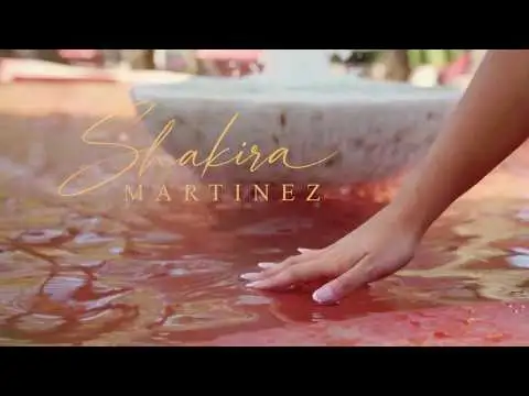 Shakira Martinez demuestra a un viejo amor que ya llegó demasiado tarde con "Y hubo alguien"