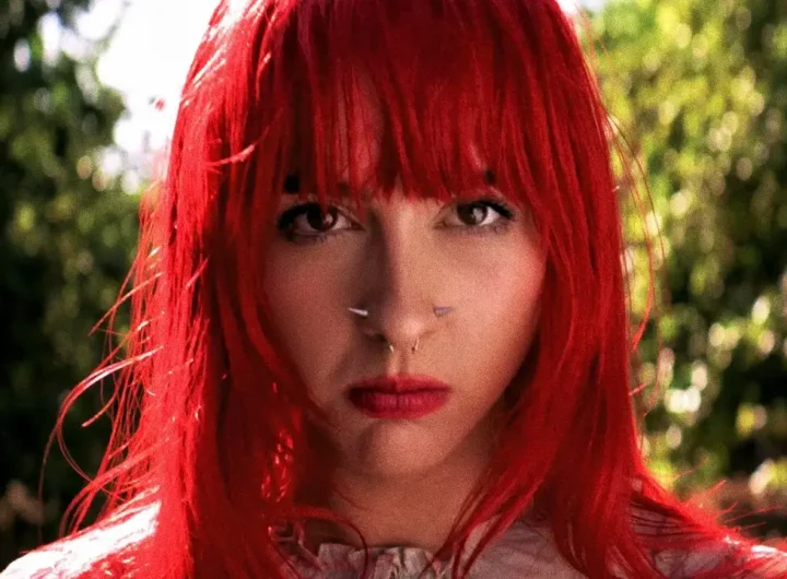 Vana convierte el desamor en una flor herida en "Bleeding Heart"