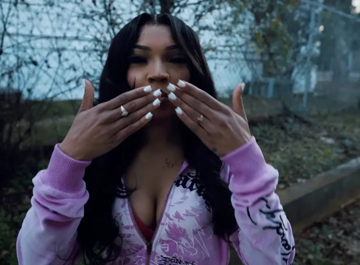 Yonnie convierte la desconfianza en actitud desafiante en "Intrusive"