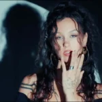 Amarie mezcla desamor, alcohol y recuerdos dolorosos en su íntima canción “Coconut Cream”