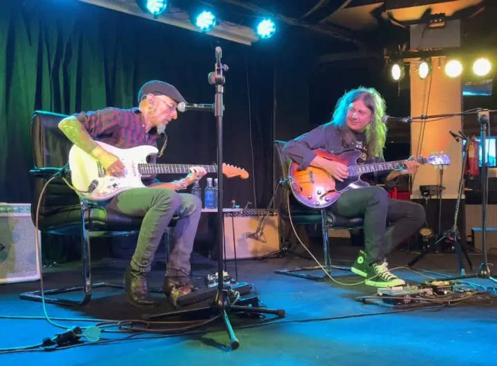 Carlos Raya cumple hoy 62 años: el guitarrista y productor que ha marcado el sonido del rock español