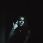 Kami Kehoe retrata el lado más destructivo de un ego que solo sabe mirarse a sí mismo en “See Urself as a God”