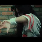 Gissie Ellé camina entre la nostalgia y la desesperanza en “Que injusta es la Vida”